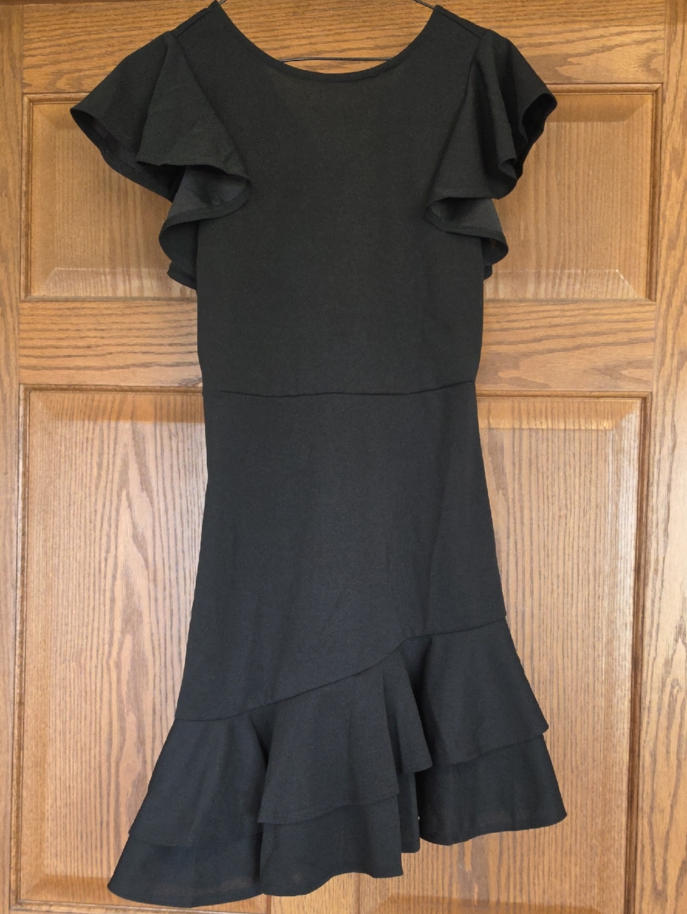 Women's Black Ruffle V Back-Sleeve Dress